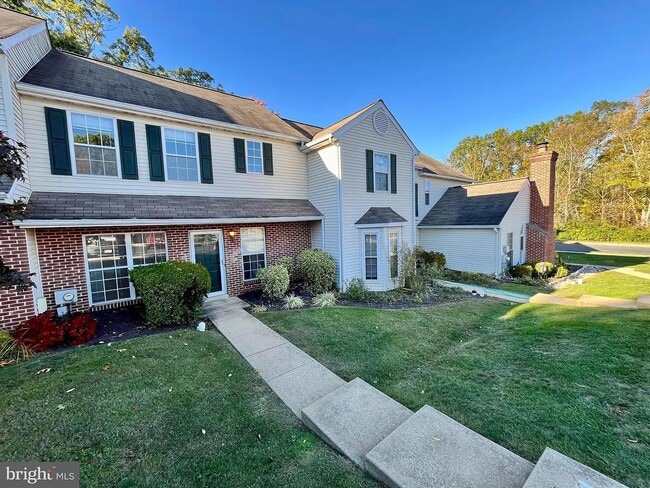 Building Photo - 73 Village Dr
