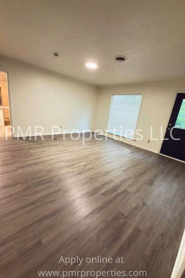 Photo - 4 Bedrooms / 2 Bathrooms House