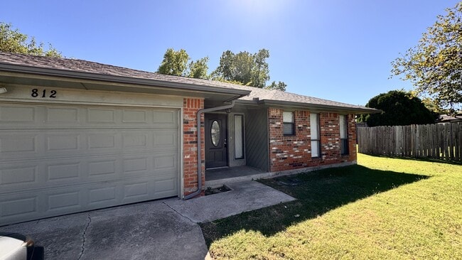 Building Photo - 812 SE 15th St