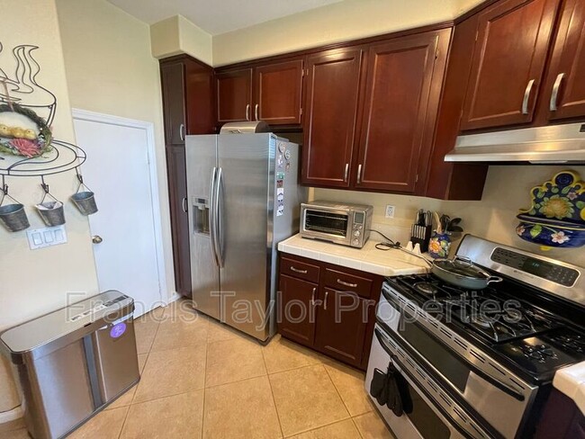 Photo - 176 Aurora Ave