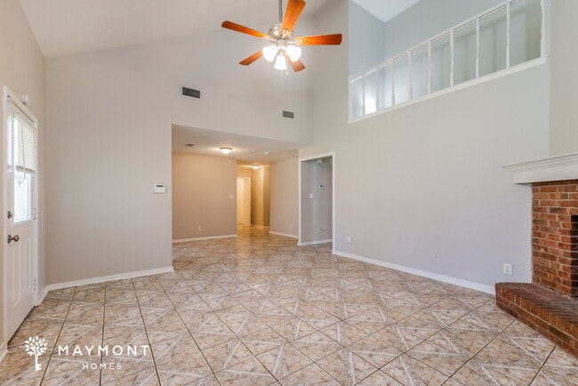 Photo - 525 Stonecreek Dr