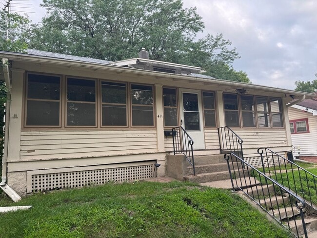 Building Photo - 2 Bedroom 1.5 Bathroom for Rent Rental