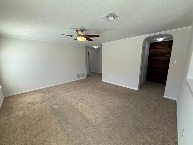Photo - 206 Windridge Dr N