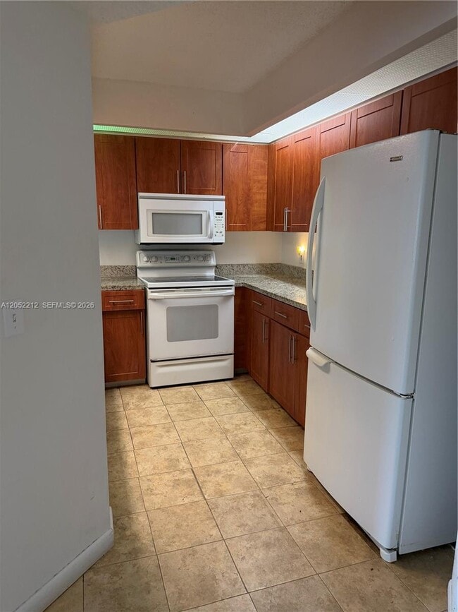 Building Photo - 1000 SW 125th Ave Unit 402N