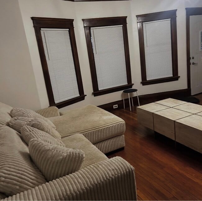 Photo - 2114 W 85th St