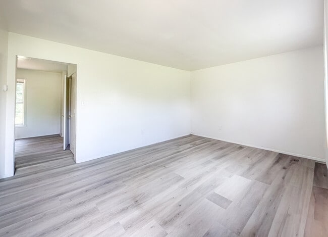 Photo - 249 Doggett Ln