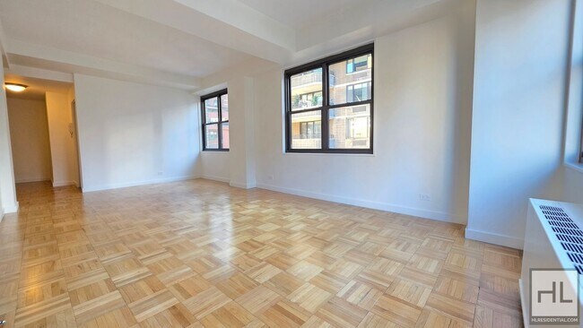 Sunlit 11th-Floor Corner 1-Bed with Skyline Views in Turtle Bay