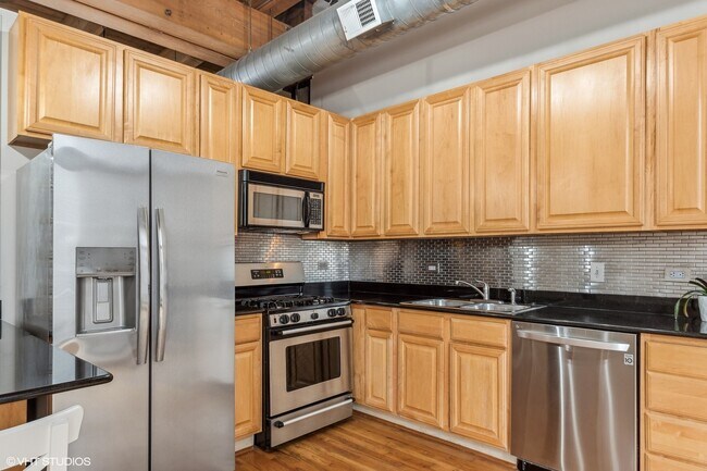 Photo - 2735 W Armitage Ave Unit 108