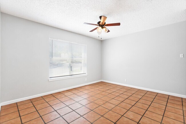 Photo - 4 Bedroom/2.4 Bath Oak Bluff Subdivision