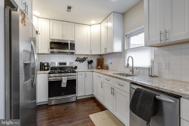 Photo - 2652 Livingston St
