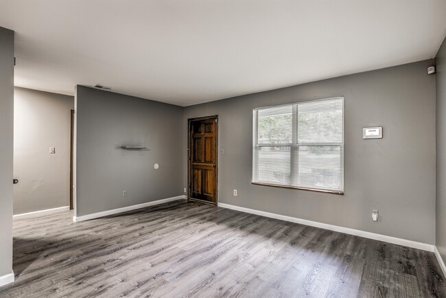 Photo - 18 Redwood Dr