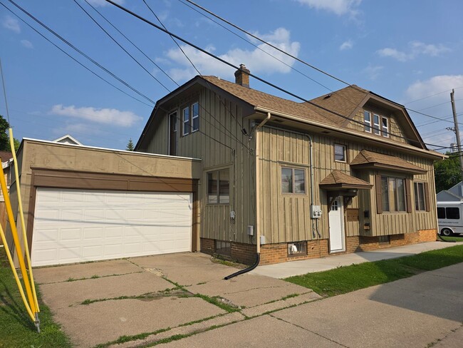 3010 21st St Unit Upper