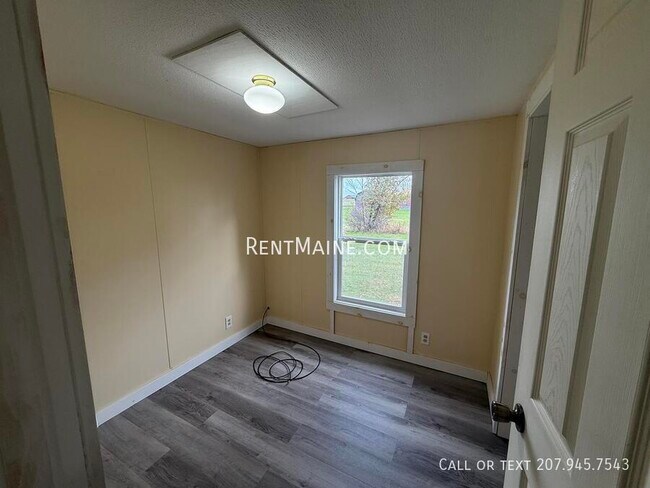 8 Hall Dr
