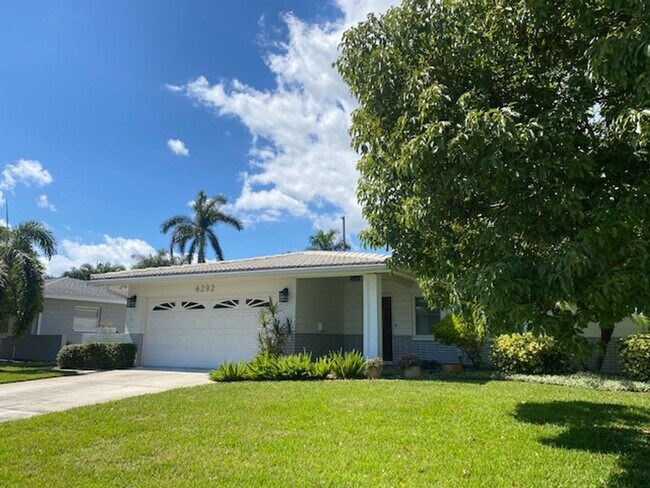 Photo - Gorgeous Single Family Home in St Pete 3br...