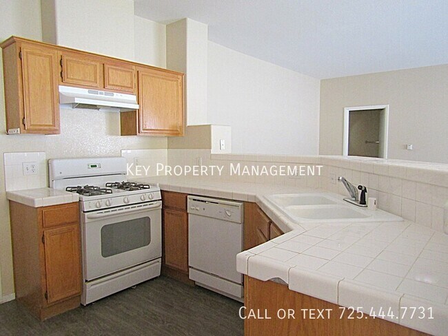 Photo - 3 BEDROOM 2.5 BATH TOWN HOME NEAR LAKE MEA... Unit #136