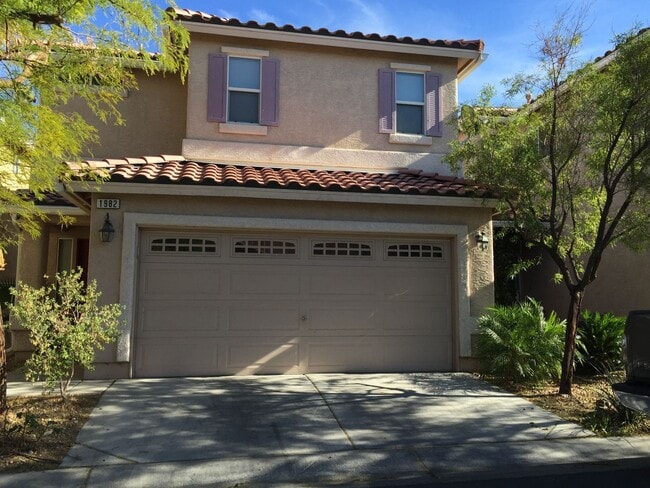 3 Bed/2.5 bath. All Tile Downstairs. Open ... - 3 Bed/2.5 bath. All Tile Downstairs. Open ... House