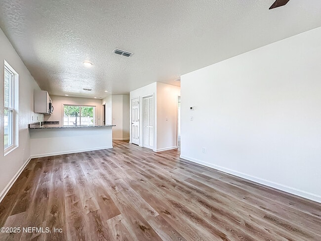 Photo - 780 W 5th St