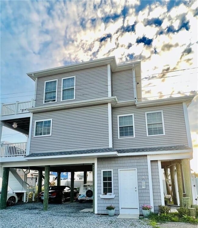 28 Beach Rd E