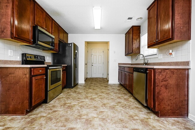 3102 Delaware Loop