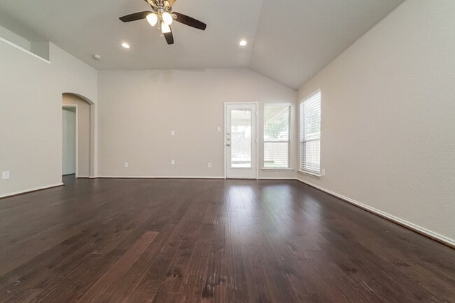 Photo - 1005 Fort Apache Dr