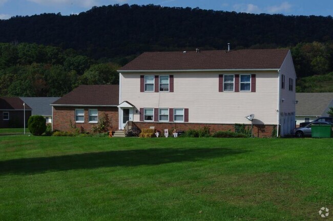 Building Photo - 420 Briar Manor Rental