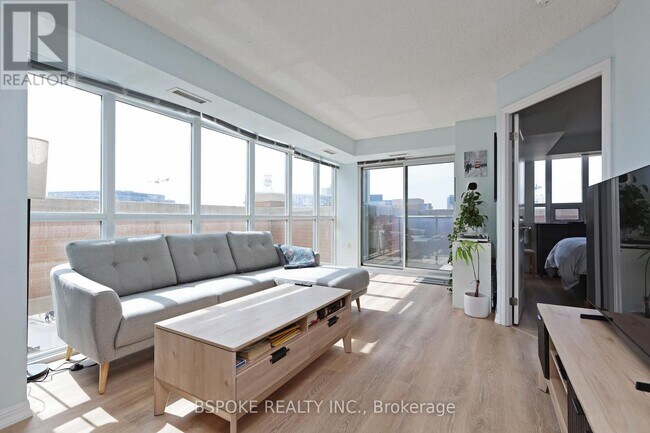 Photo - 125 Western Battery Rd Unité 610