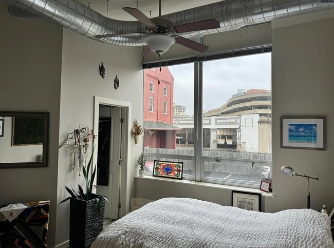 Photo - 207 E 6th St Unit 105