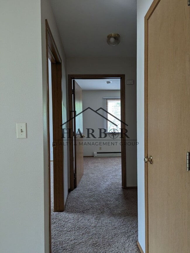 Photo - 2 Bedroom 1 Bath - SPECIAL: Lower rent wit... Unit 115 - 1