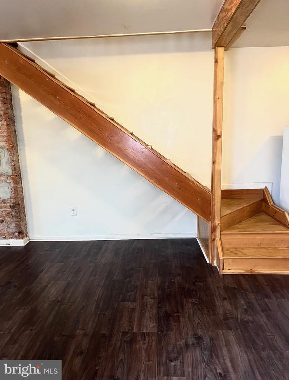 Photo - 2213 Wakeling St