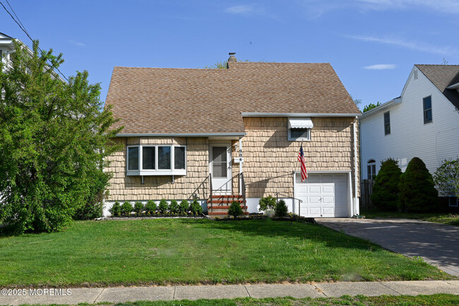 Photo - 904 Claridge Dr House