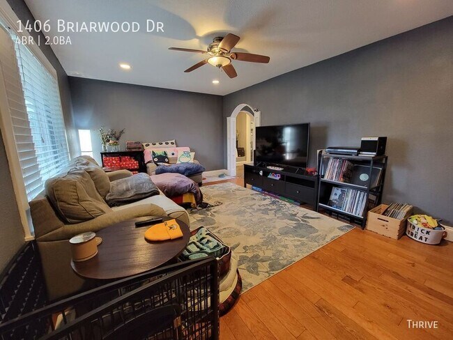 Photo - 1406 Briarwood Dr