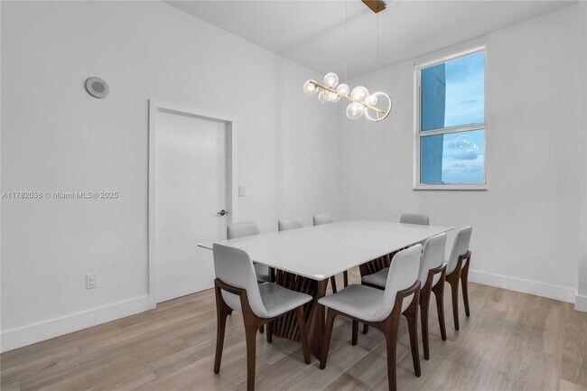 Photo - 31 SE 5th St Unit 4315