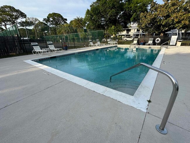 Building Photo - 19-F10 Mashes Sands Rd Rental