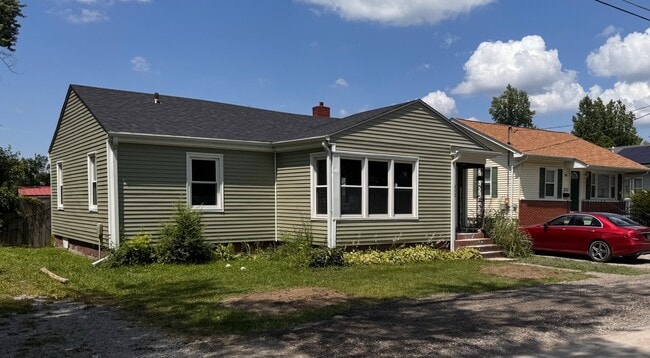 Photo - 210 E Charles St