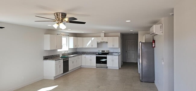 Photo - 537 E Ash St