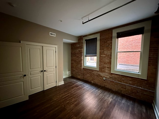Photo - Franklin Ave Unit 2