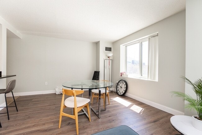 Photo - 8-10 Museum Way Unit 424