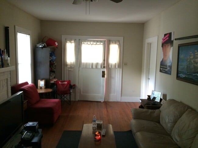 Photo - 907 E 39th St