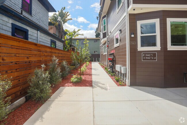 Photo - 1940-1942 Haste St.