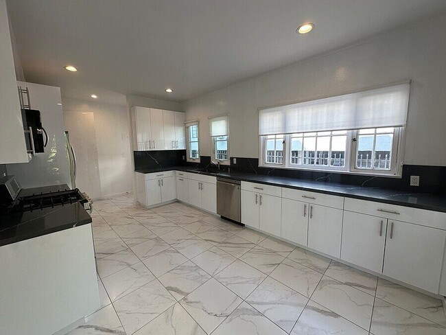 Photo - 1407 Laurel Ave Unit 1406