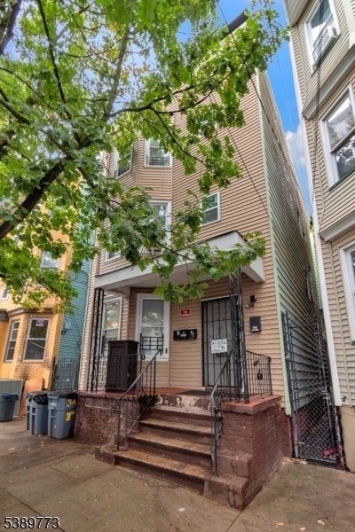 Building Photo - 54 3rd St Unit 3