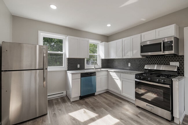 Photo - 121 Hillview Ave Unidad D