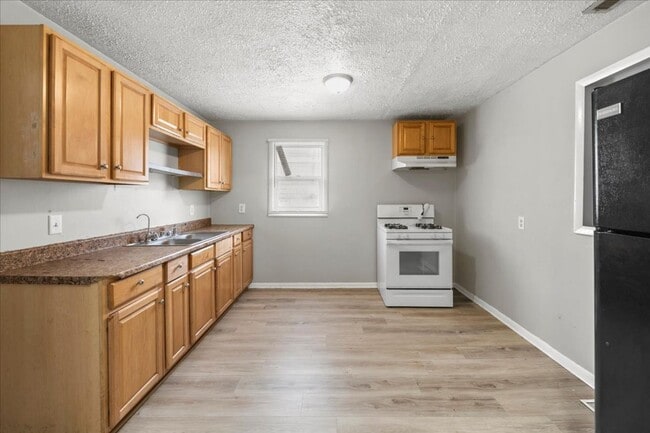 Photo - 1744 Dawson St