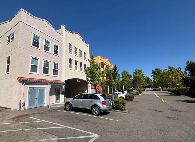 2 bedroom 2.5 Bathroom Windsor Town Green Condo with carpet and A/C - 2 bedroom 2.5 Bathroom Windsor Town Green Condo with carpet and A/C