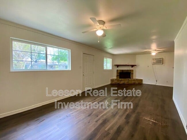 Photo - 5319 Carnation St