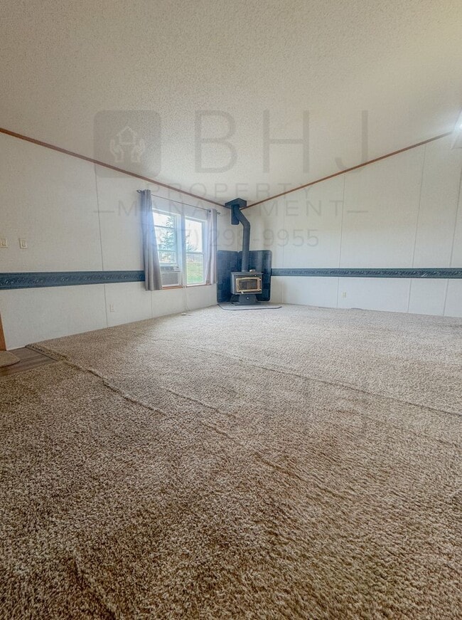 Photo - Dog Friendly, 3 Bed/ 2 Bath SFH