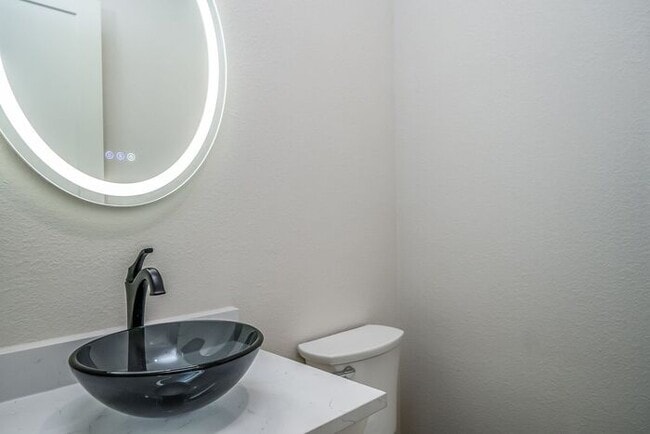 Photo - Luxury 3 bedroom, 3.5 Bath, 2 Car Garage Townhome