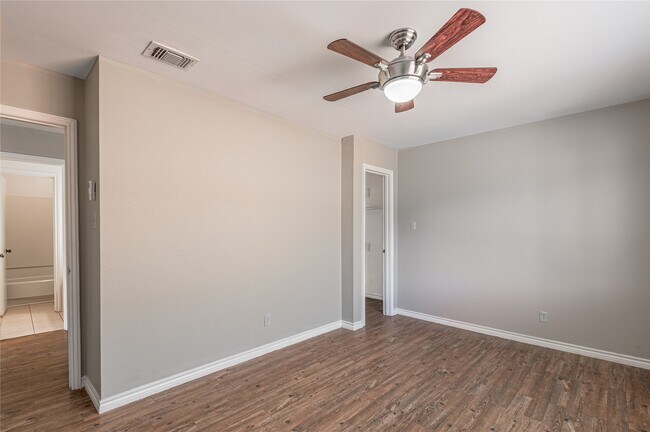 Photo - 2404 Sycamore Ave Unit A-4