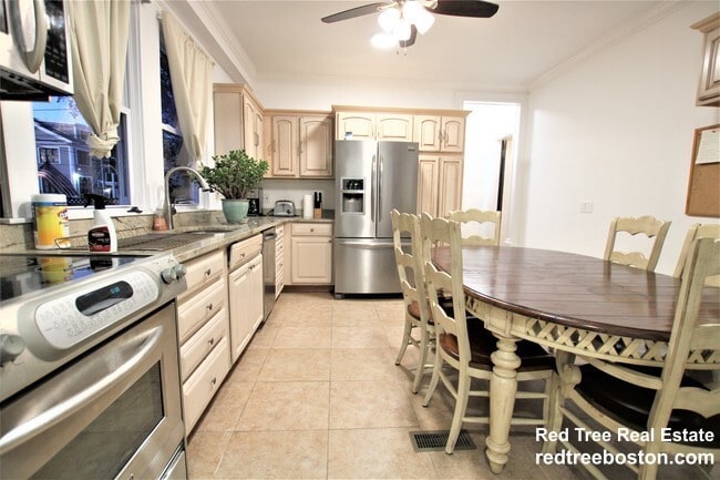 Photo - 18 Holton St