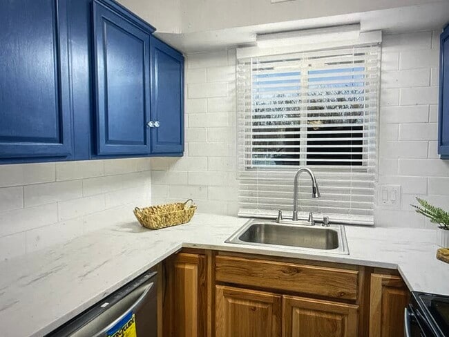 Photo - 1175 Carriage Cir Unit 104